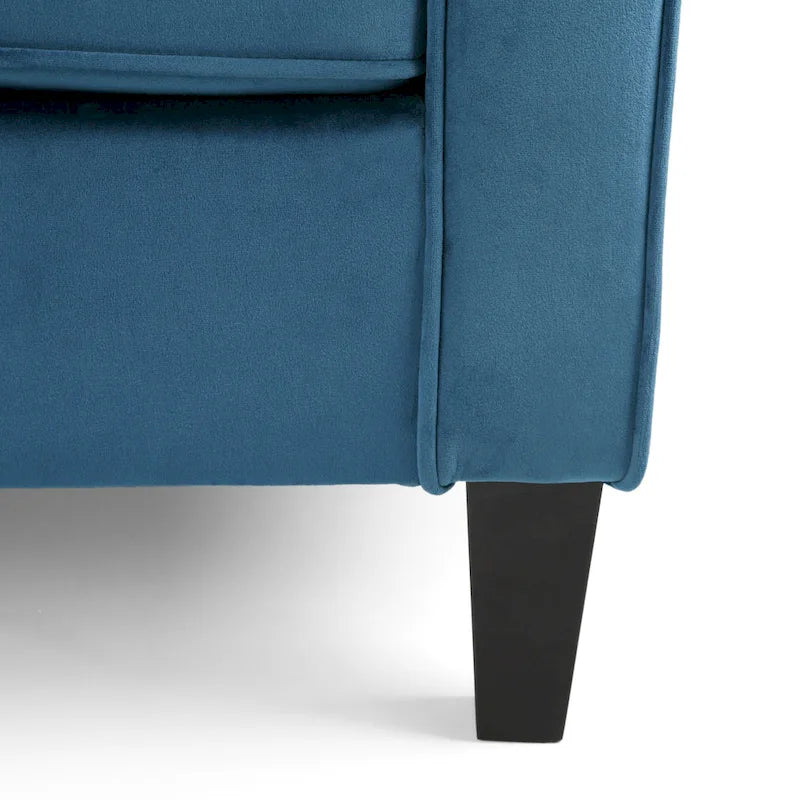 Fauteuil club contemporain en velours avec accoudoirs inclinés et pieds en bois de bouleau