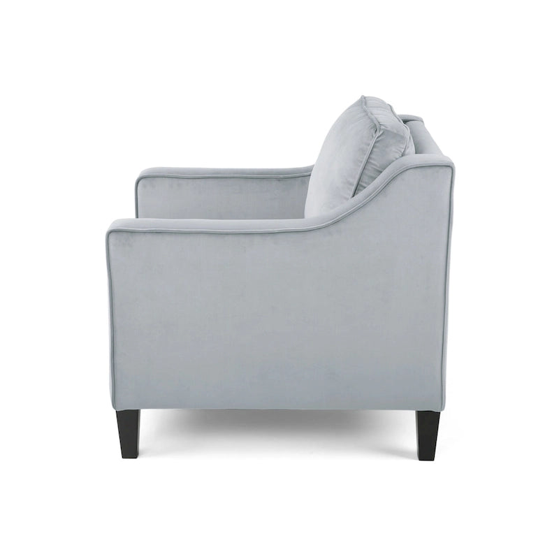 Fauteuil club contemporain en velours avec accoudoirs inclinés et pieds en bois de bouleau