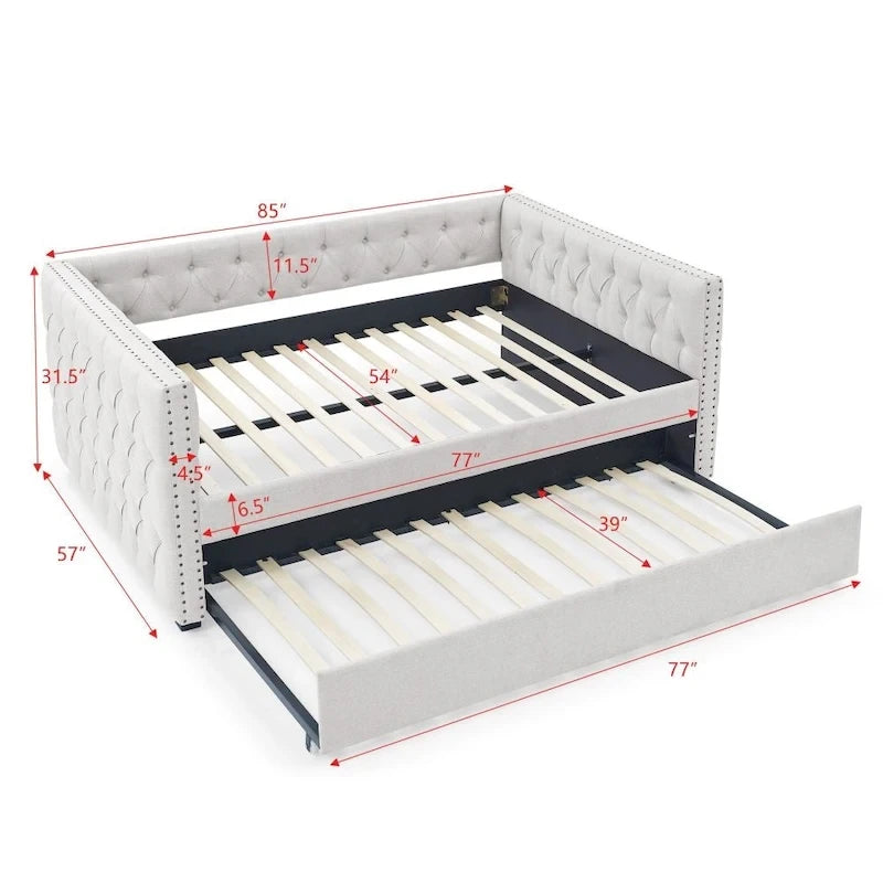 Lit de repos capitonné beige avec accoudoirs carrés cloutés