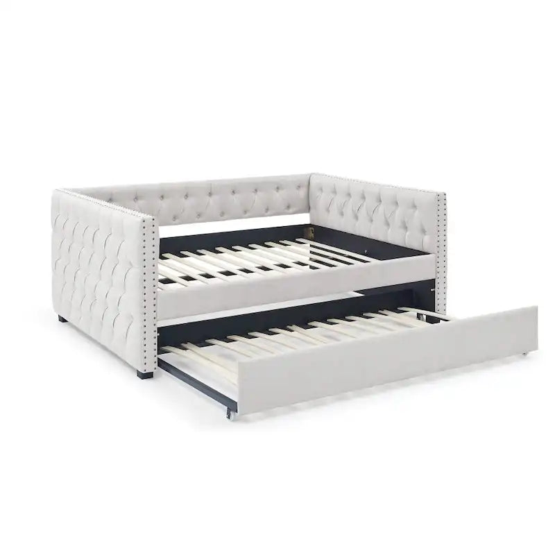 Lit de repos capitonné beige avec accoudoirs carrés cloutés