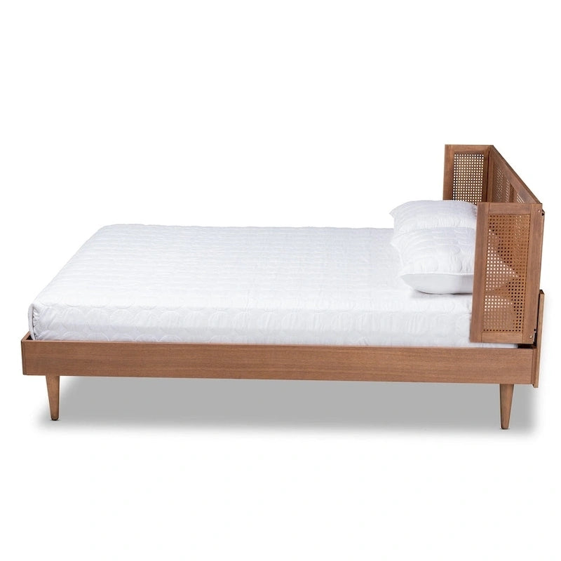 Lit plateforme tête de lit enveloppante en rotin brun naturel Pieds coniques
