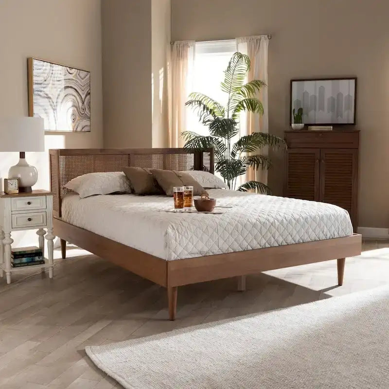 Lit plateforme tête de lit enveloppante en rotin brun naturel Pieds coniques
