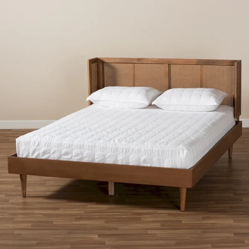 Lit plateforme tête de lit enveloppante en rotin brun naturel Pieds coniques