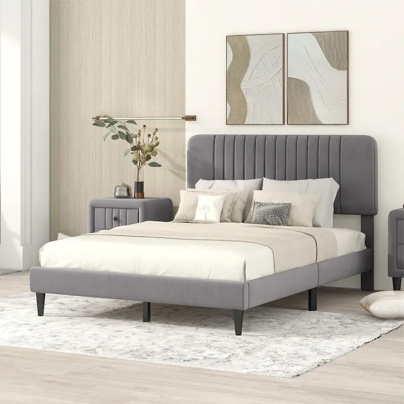 Lit plateforme rembourré en velours avec tête de lit capitonnée, vert et gris