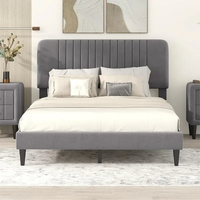 Lit plateforme rembourré en velours avec tête de lit capitonnée, vert et gris