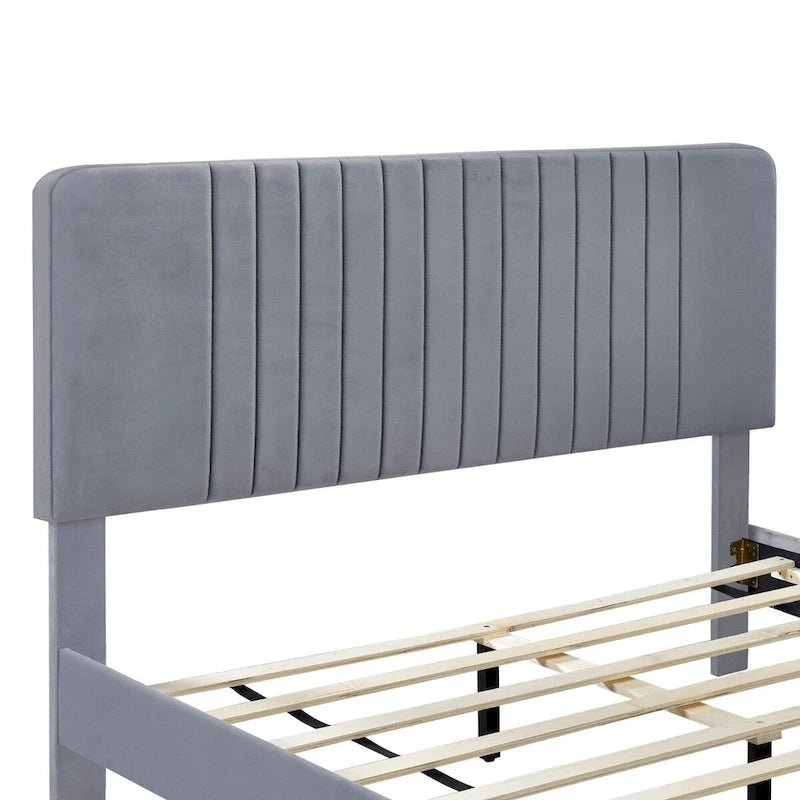 Lit plateforme rembourré en velours avec tête de lit capitonnée, vert et gris