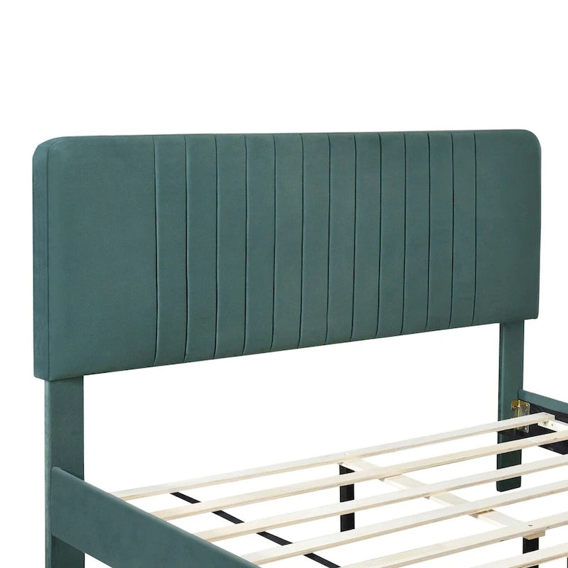 Lit plateforme rembourré en velours avec tête de lit capitonnée, vert et gris