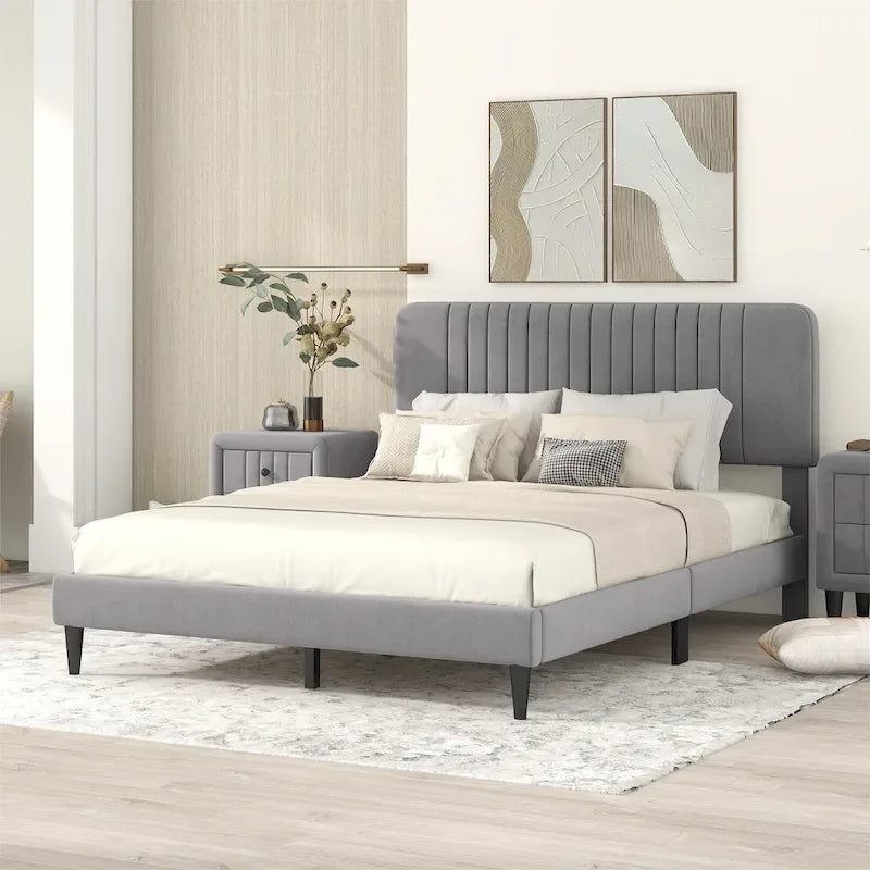 Lit plateforme rembourré en velours avec tête de lit capitonnée, vert et gris