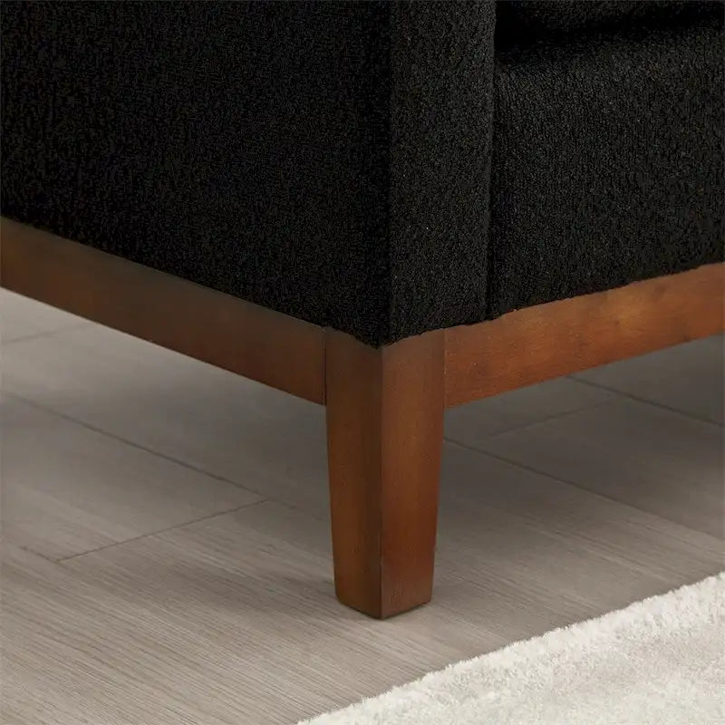 Banc rembourré avec pieds en bois cannelés et traversins