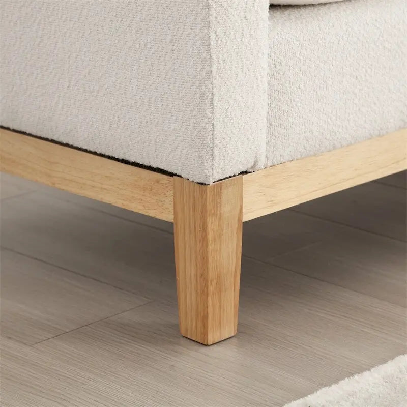 Banc rembourré avec pieds en bois cannelés et traversins